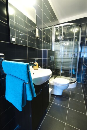 Comfort Double Room, 1 Queen Bed, Private Bathroom - Rosemary's B&B (Poznan)