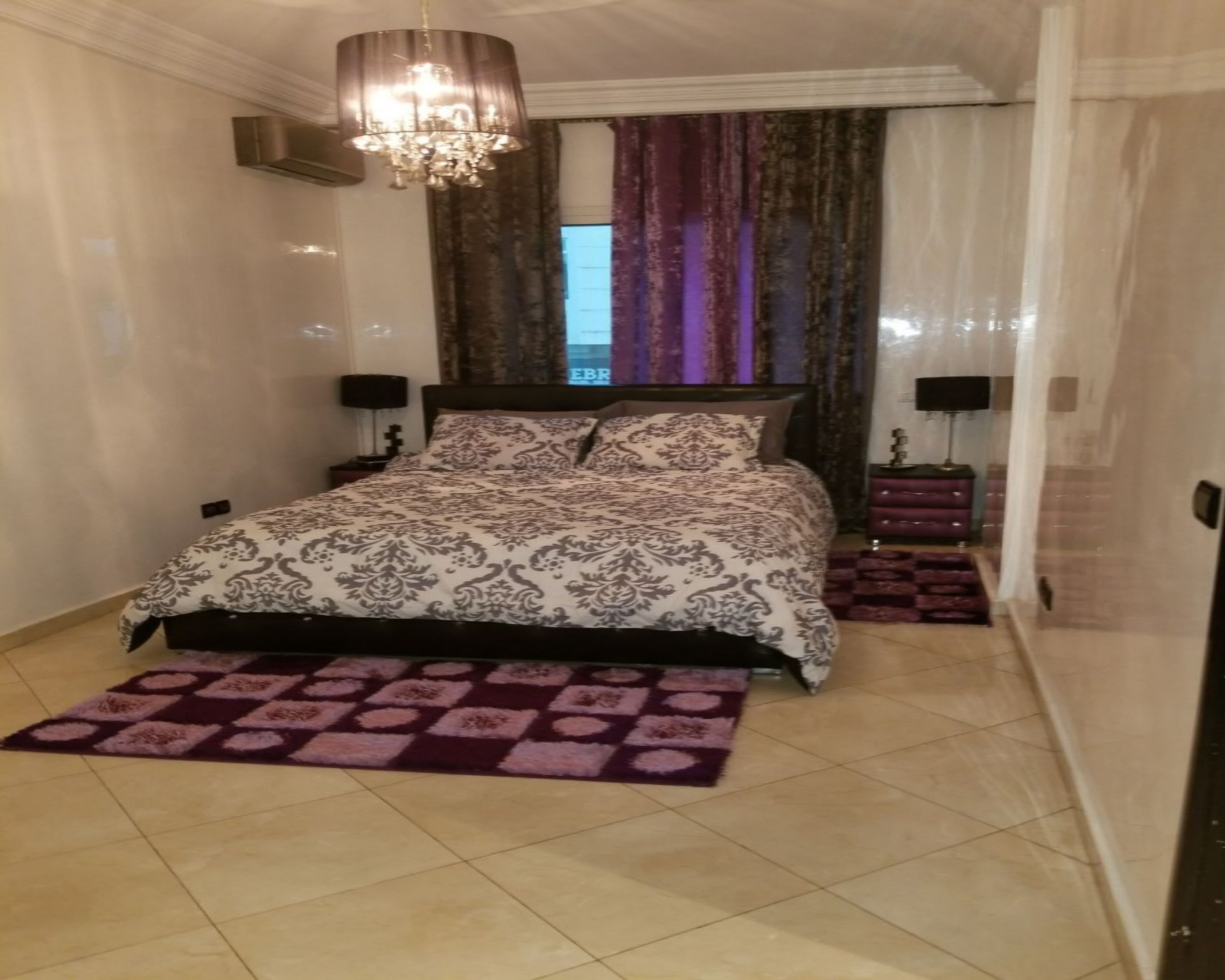 2 bedrooms, desk, blackout curtains, free cots/infant beds