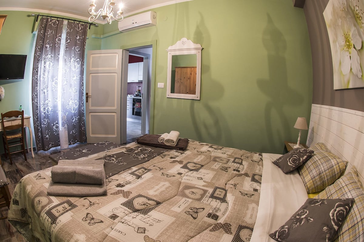 Classic Double Room, 1 Bedroom | Premium bedding, in-room safe, desk, cribs (free)