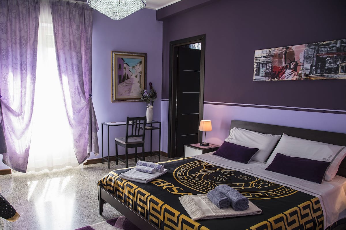 Familiekamer, 1 slaapkamer, balkon | Luxe beddengoed, een kluis op de kamer, een bureau, gratis babybedden