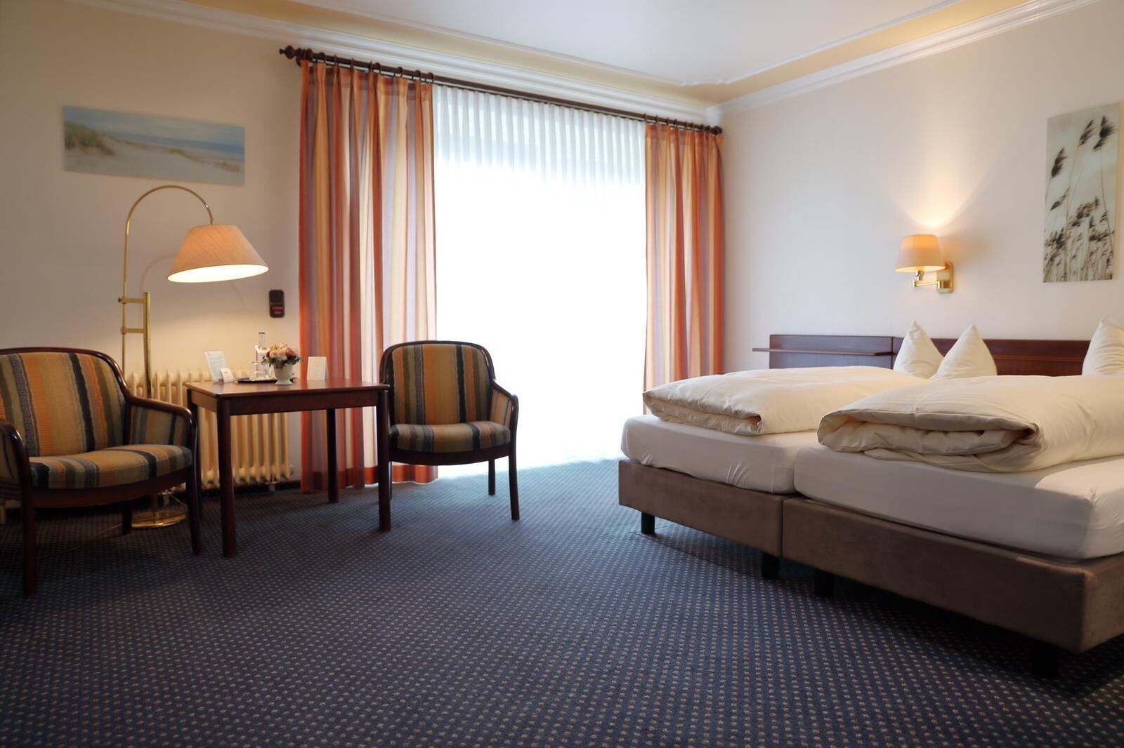 grand double room | living area | flat-screen tv