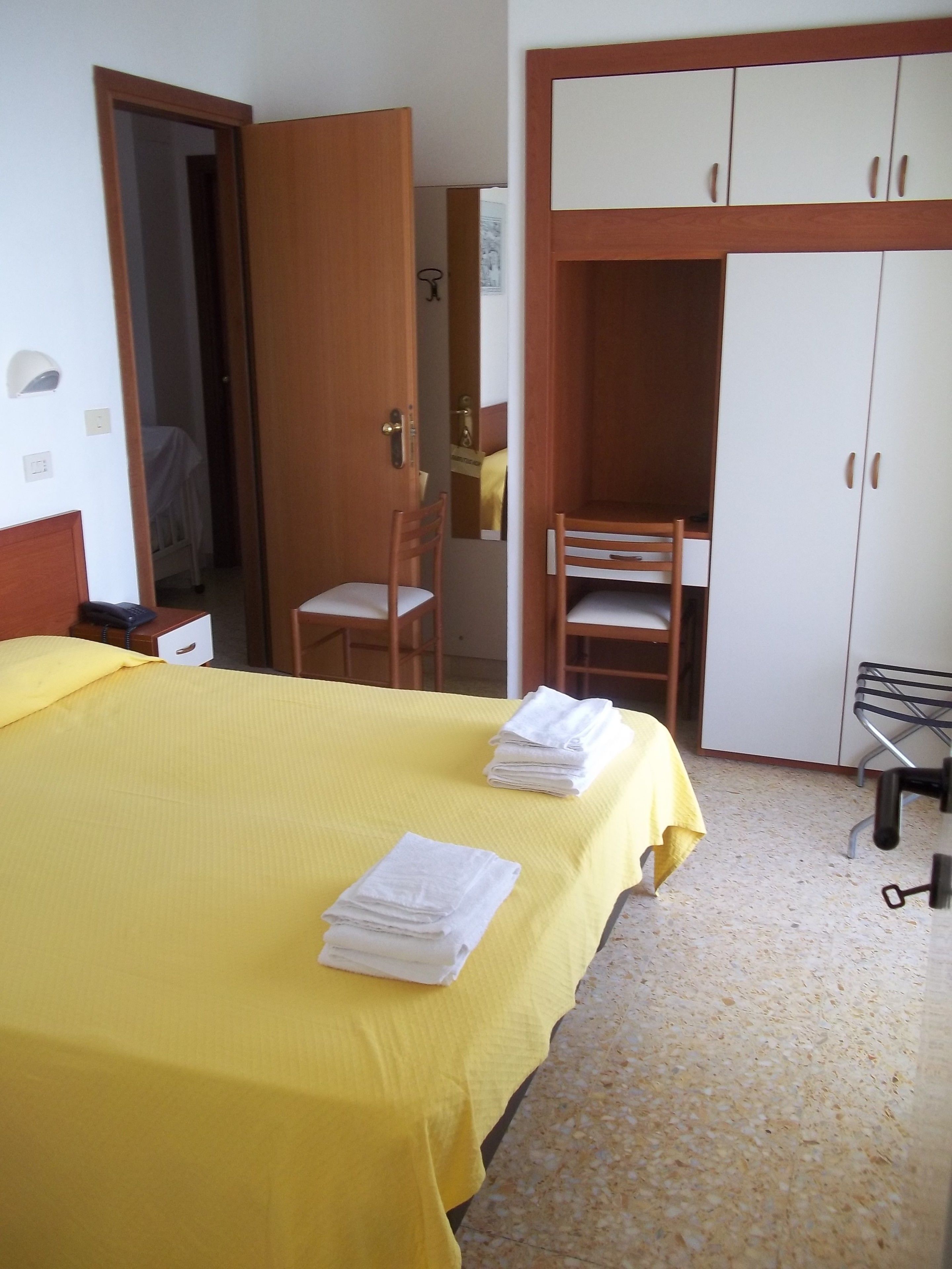 double or twin room, balcony | in-room safe, desk, free wifi, bed sheets