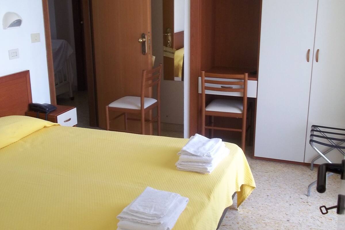 double or twin room, balcony | in-room safe, desk, free wifi, bed sheets