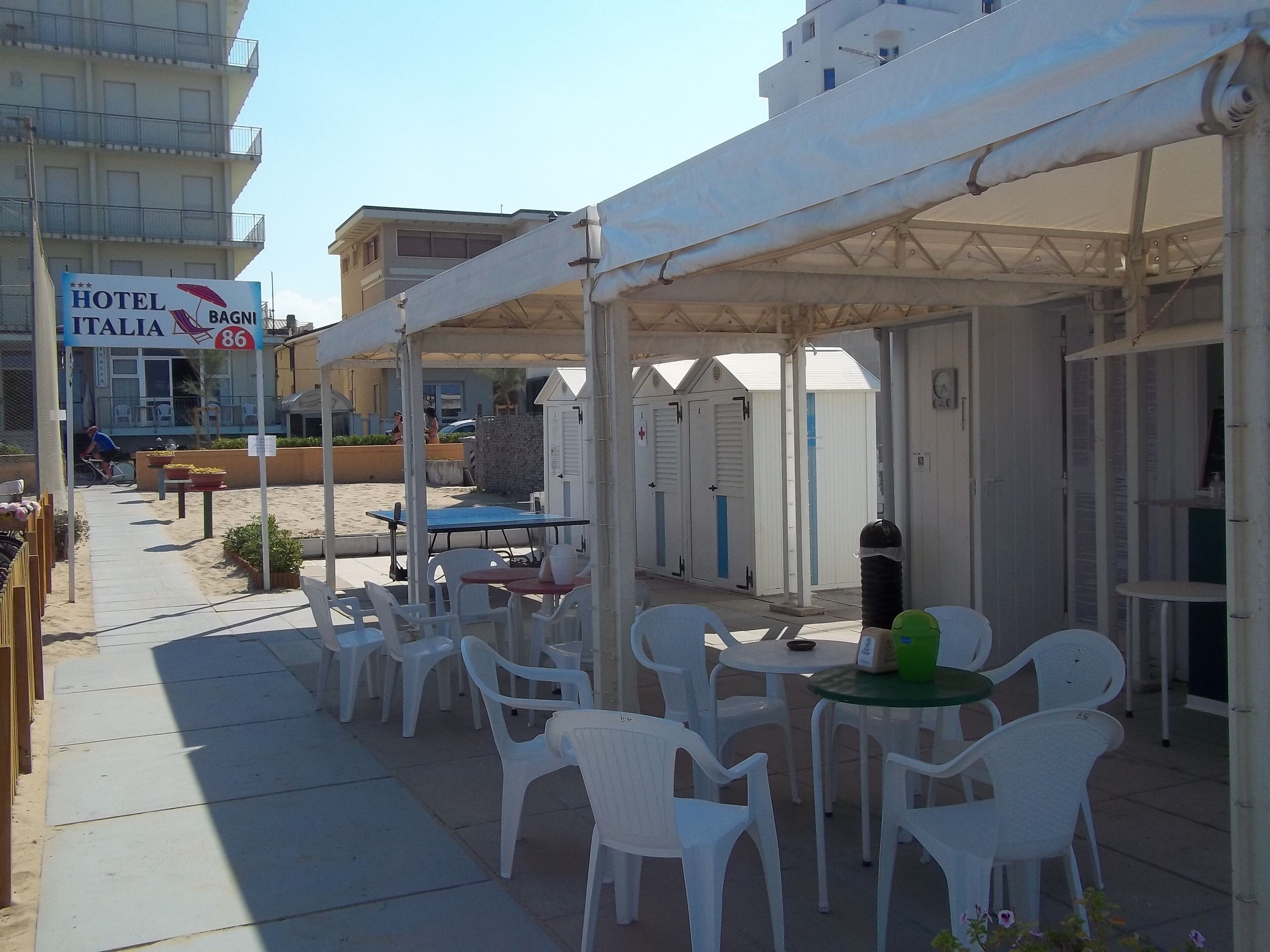 private beach, white sand, sun-loungers, beach umbrellas