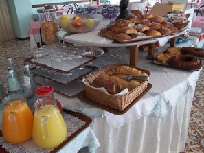 Colazione a buffet inclusa, servita tutte le mattine