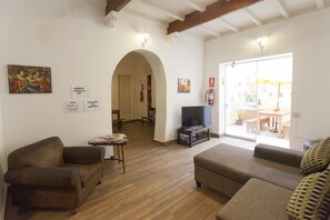 Lobby sitting area - Lion Backpackers (Lima)