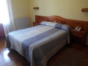 Double or Twin Room | Premium bedding, desk, rollaway beds, free WiFi - Hotel Lo Foraton (Hecho)