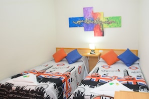 Room | Individually decorated, individually furnished, desk, free WiFi - Hostal Carrizo (Elda)
