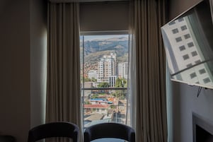 华丽套房 | 1 多间卧室、高档床上用品、迷你吧、客房内保险箱