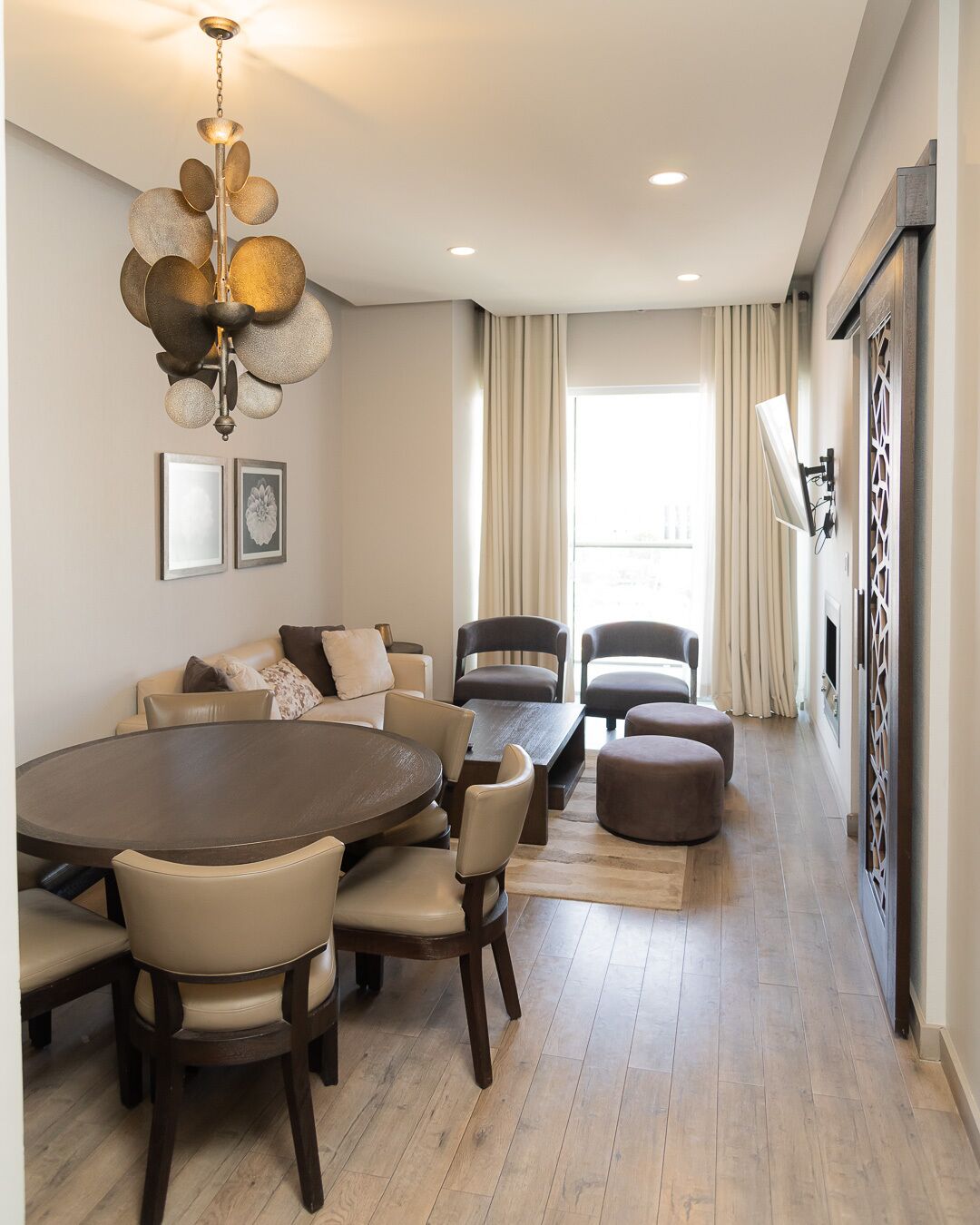 deluxe suite | living area | flat-screen tv