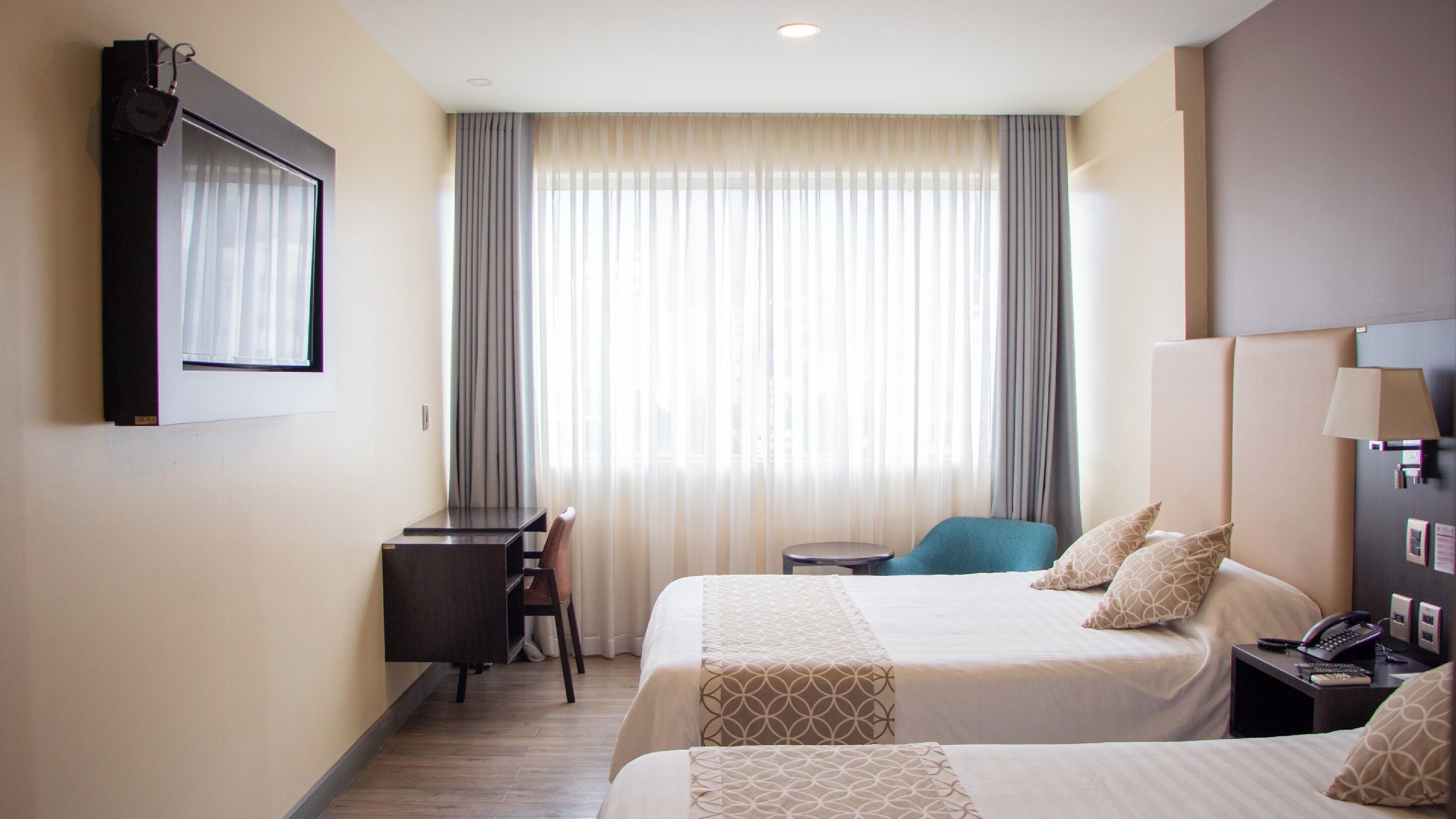 traditional studio suite | premium bedding, minibar, in-room safe, desk