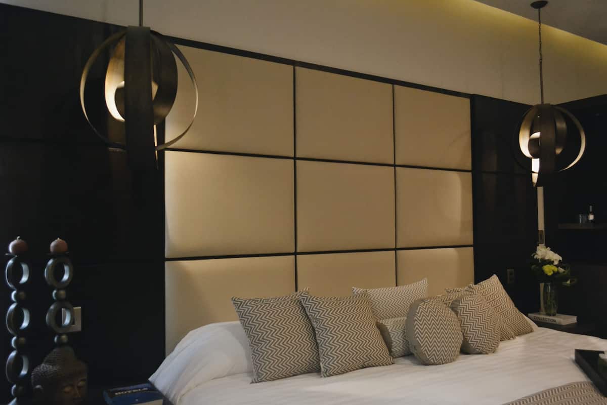 deluxe suite | premium bedding, minibar, in-room safe, desk