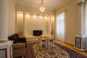 Living area - ArtDeco Athens (Athens)