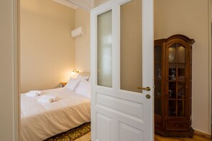 1 bedroom, premium bedding, in-room safe, individually furnished - ArtDeco Athens (Athens)