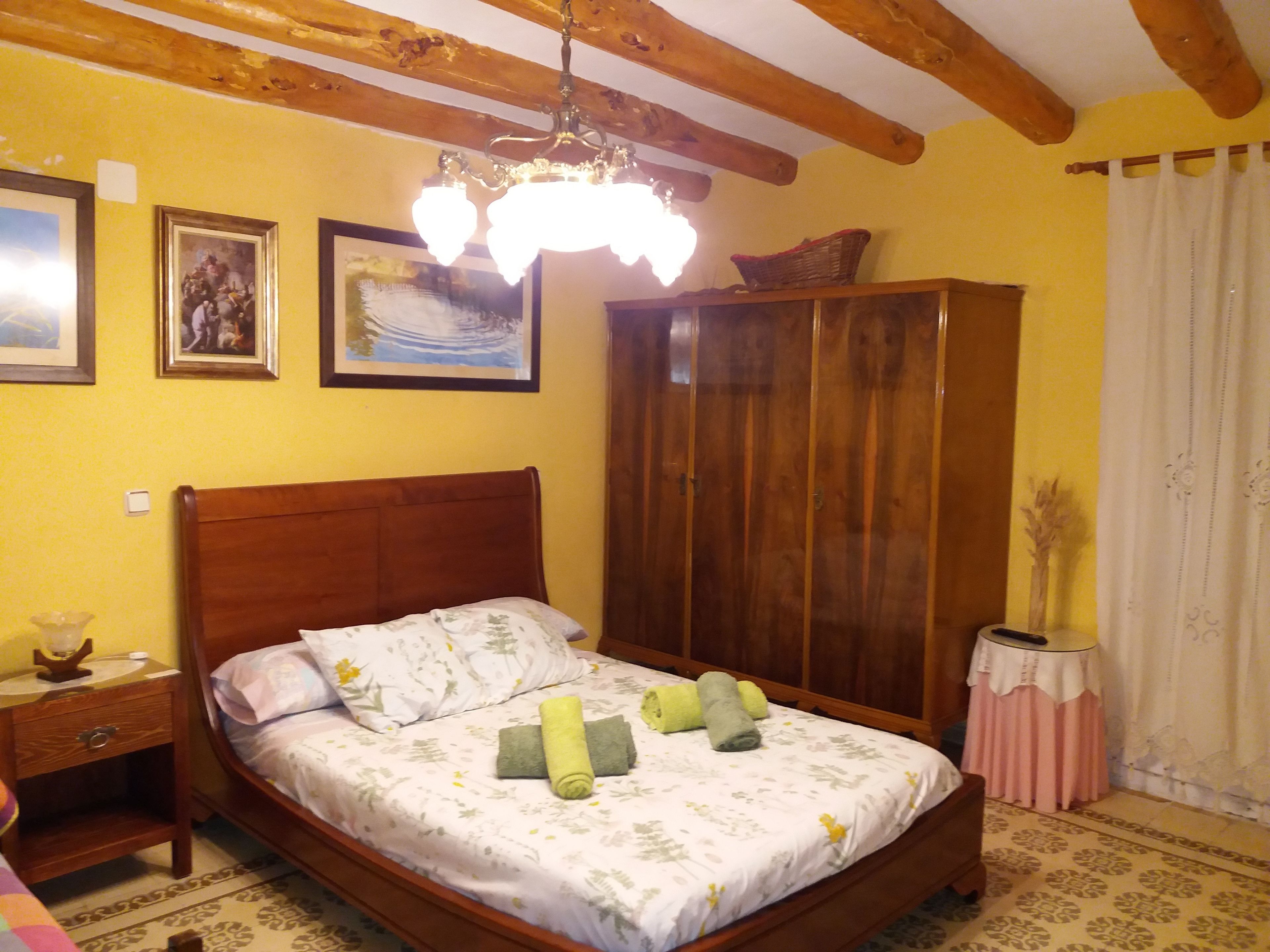 Free cots/infant beds, free WiFi, bed sheets