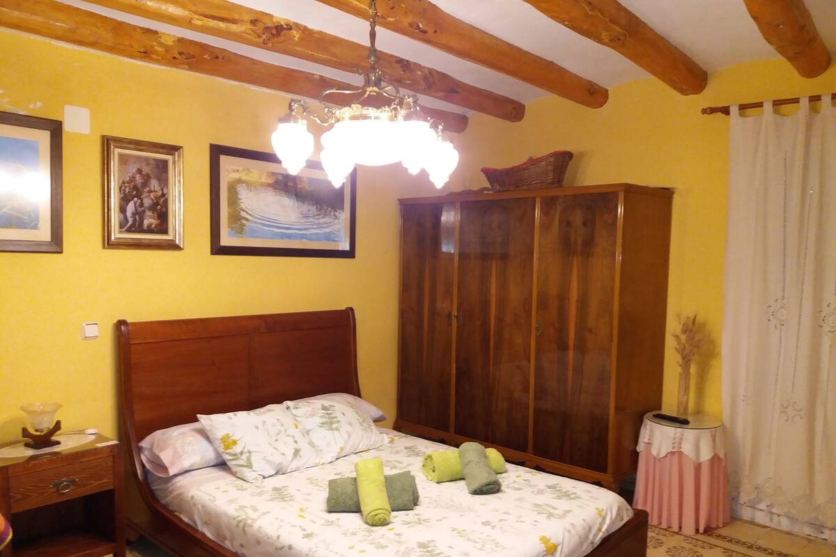 Free cots/infant beds, free WiFi, bed sheets