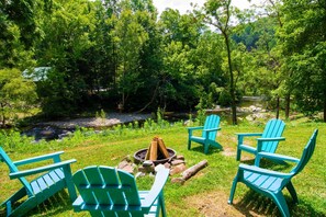 Fireplace - Smoky Waters by Hosteeva (Sevierville)
