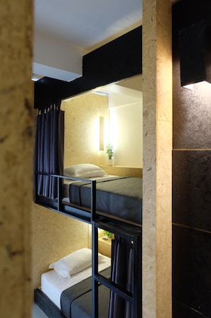 1 dormitorio, escritorio, espacio para trabajar con un portátil