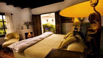 King Room | Meja kerja dan setrika/meja setrika