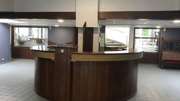 Kios daftar masuk/daftar keluar