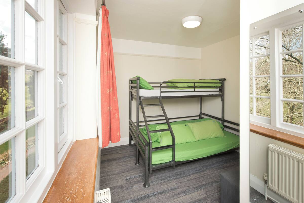 Dreibettzimmer, Mehrere Betten