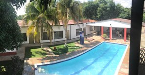 Kolam renang terbuka 