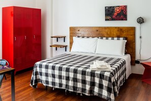 Premium bedding, down duvets, memory-foam beds, minibar - Travel B&B (Bari)