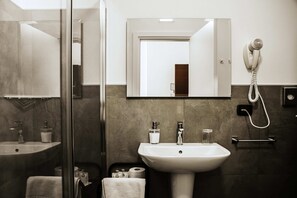 تجهيزات دش، مستلزمات مجانية للعناية الشخصية، مجففات شعر