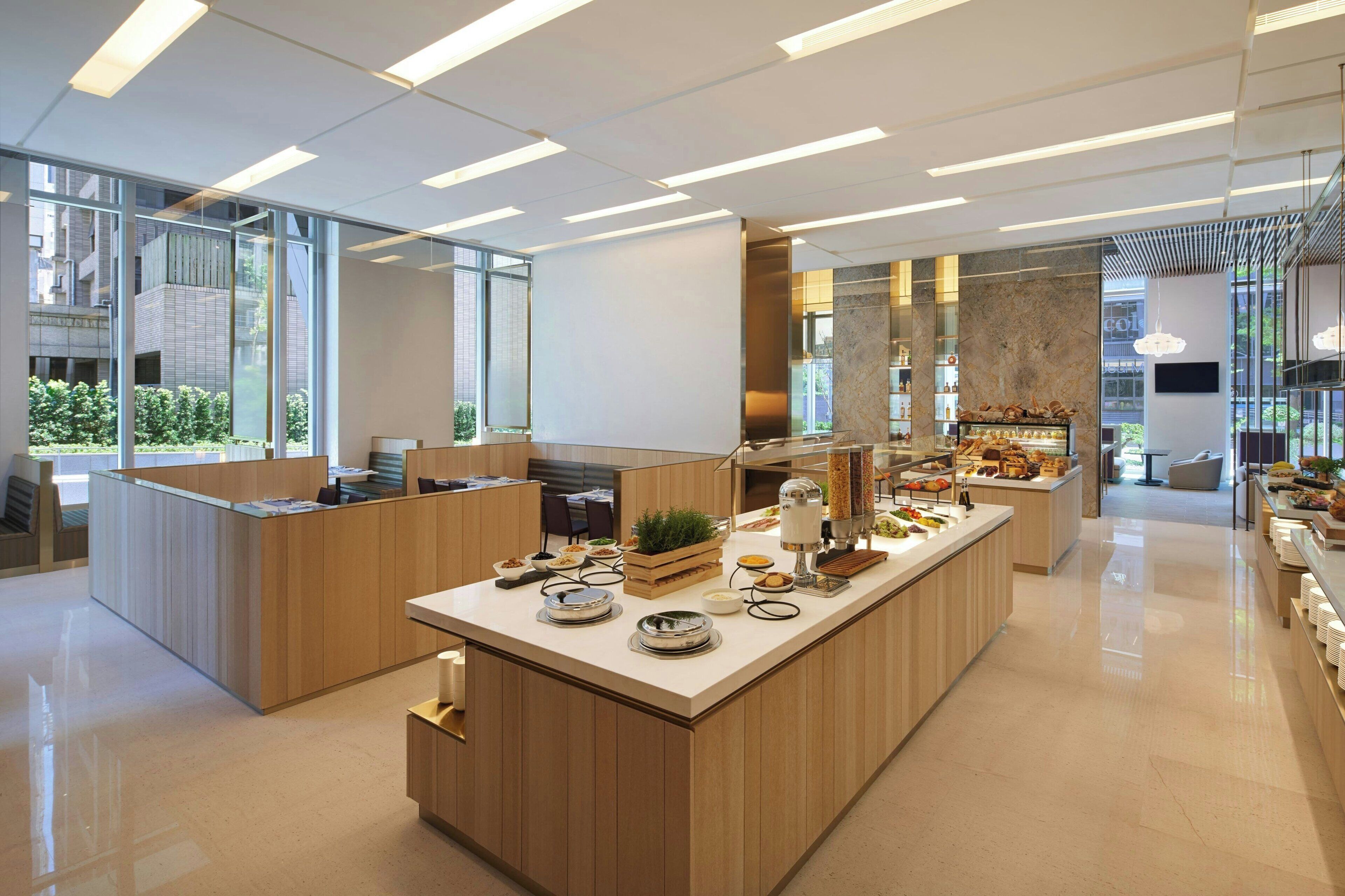 2 restaurants, breakfast, lunch, dinner served; international cuisine