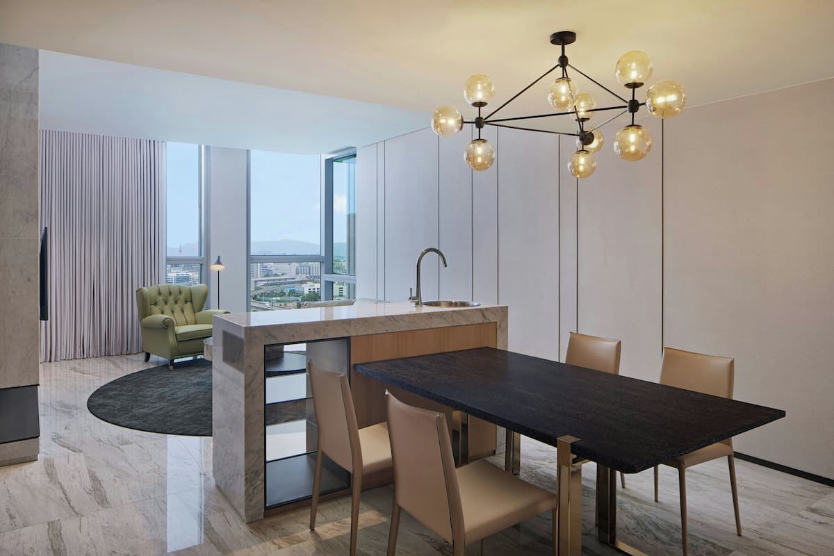 Club Suite, 1 Bedroom, Non Smoking | Living room