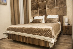 1 bedroom, premium bedding, minibar, in-room safe