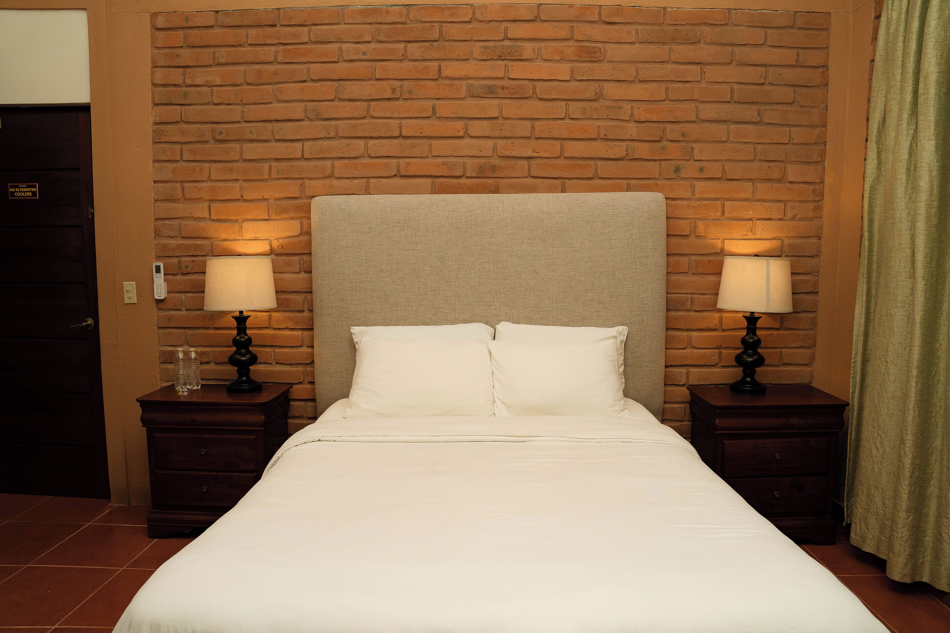 deluxe room, 1 queen bed | in-room safe, soundproofing, free wifi, bed sheets