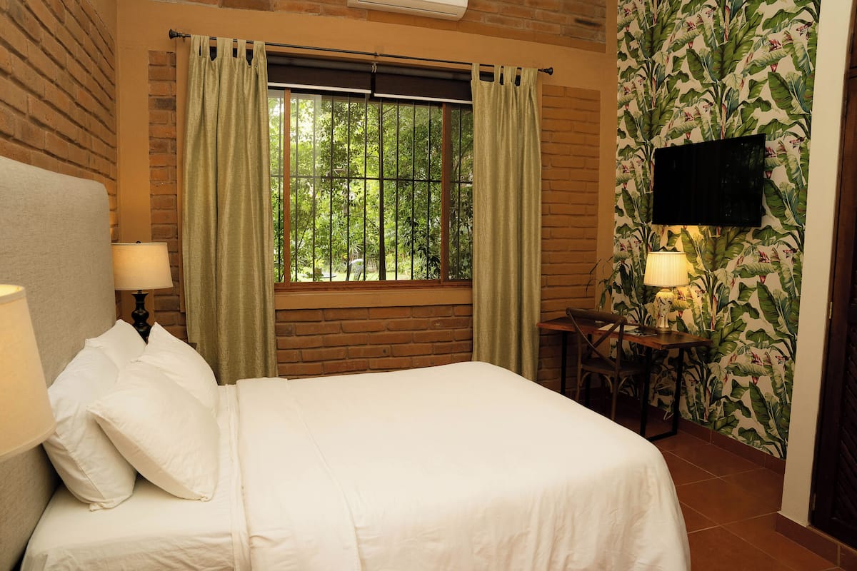 Deluxe Room, 1 Queen Bed
