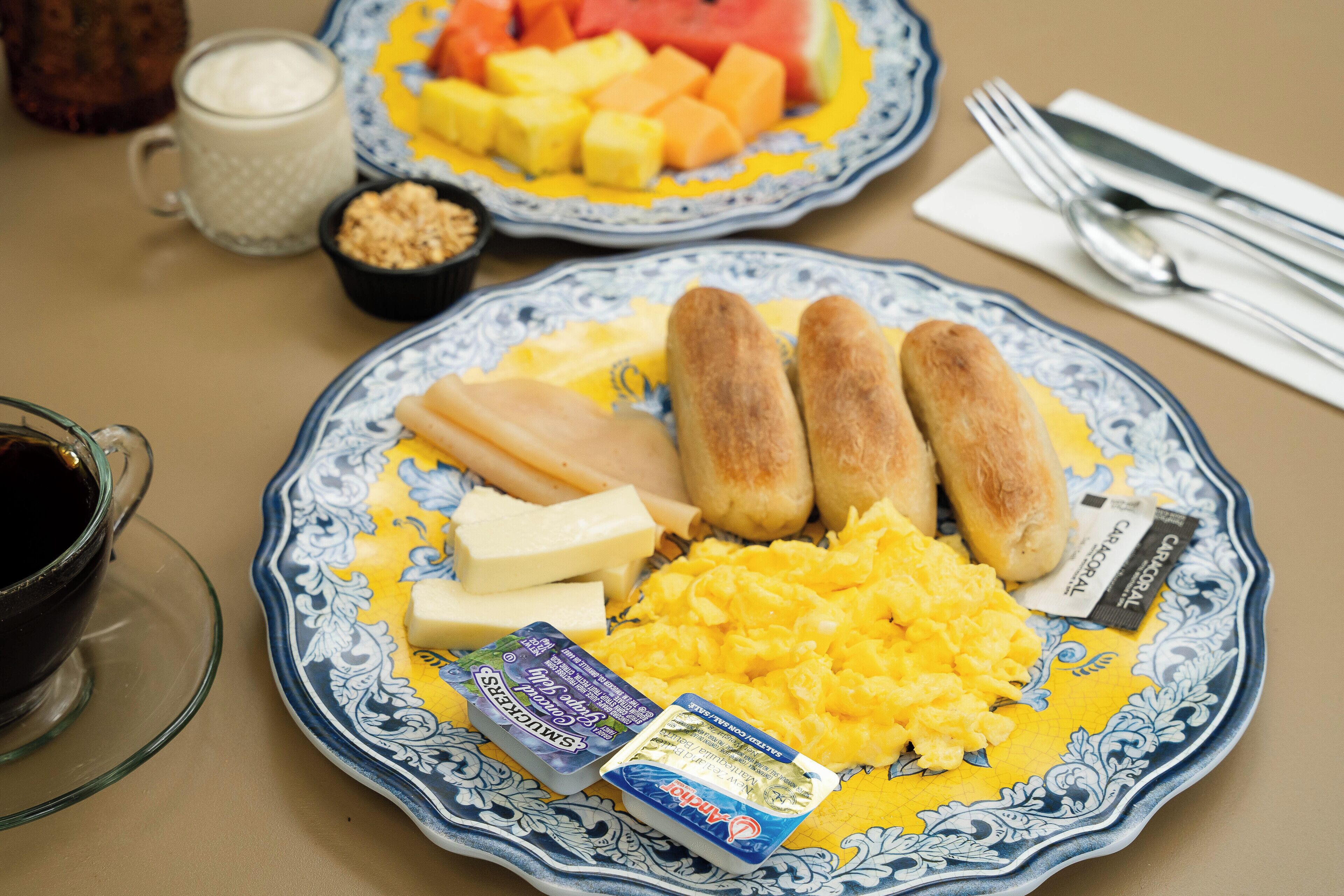 free continental breakfast