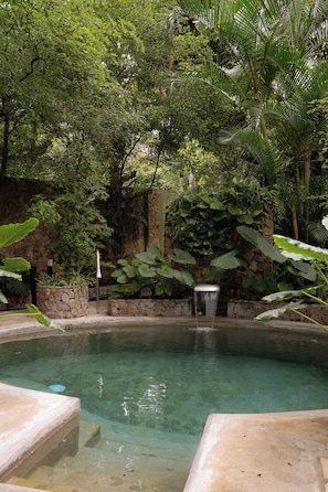 Outdoor pool, pool loungers - Caracoral Hotel Boutique & Spa (El Valle de Anton)