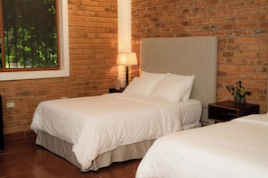 In-room safe, soundproofing, free WiFi, bed sheets - Caracoral Hotel Boutique & Spa (El Valle de Anton)
