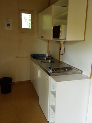 Chalet | 2 slaapkamers, individueel gedecoreerd, individueel gemeubileerd