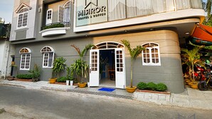 A multi-story building with a storefront labeled "MIRROR." - The Mirror Danang Hostel (Da Nang)