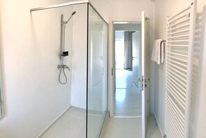 Deluxe Apartment, Hill View | Bathroom | Shower, free toiletries, hair dryer, towels