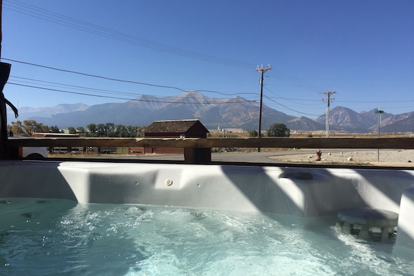 Banyera d'hidromassatge a l'aire lliure