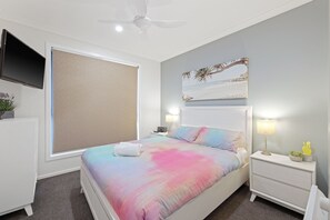 3 slaapkamers, een strijkplank/strijkijzer, gratis wifi, beddengoed