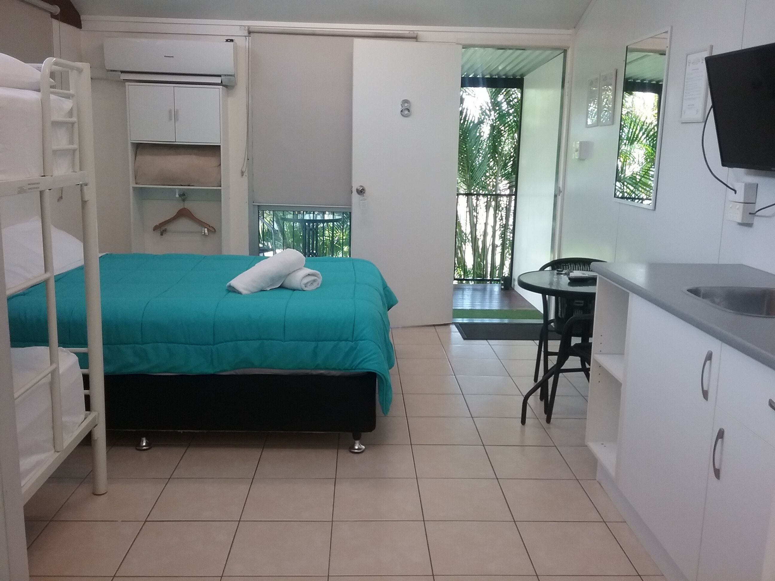 Seaside Studio 11 - Walk To The Beach!! — image 19