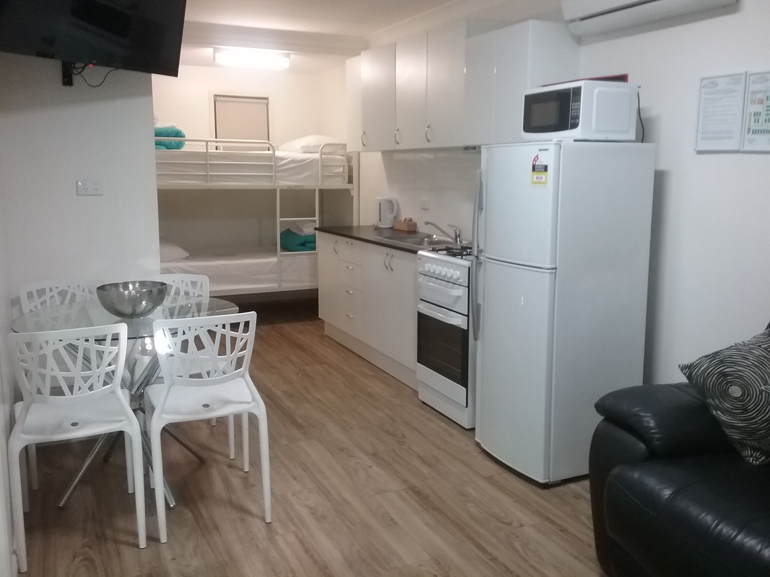 Seaside Studio 11 - Walk To The Beach!! — image 4