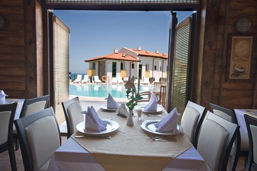 SINGLE ROOM 12 in a quiet hotel at the sea