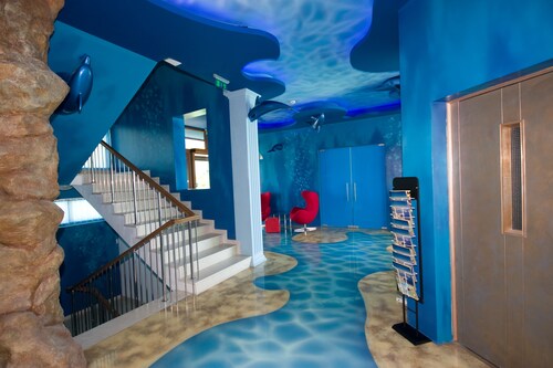 SINGLE ROOM 12 in a quiet hotel at the sea