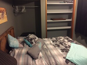 2 chambres, fer et planche Ă repasser, Wi-Fi, literie fournie