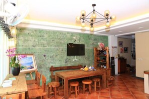 Flat-screen TV - 500Km Home B&B (Hualien City)