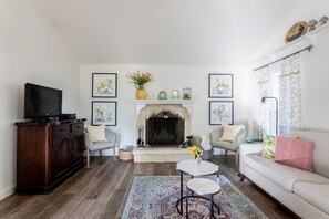 TV, fireplace