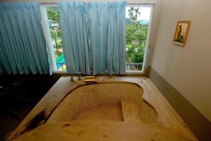 Standard-Doppelzimmer | Badezimmer | Quellwasserbad, kostenlose Toilettenartikel, Haartrockner, Hausschuhe