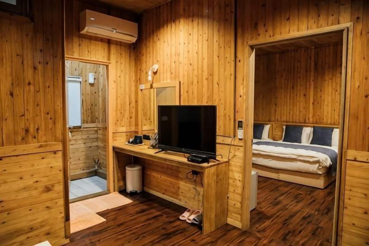 Desk, free WiFi, bed sheets